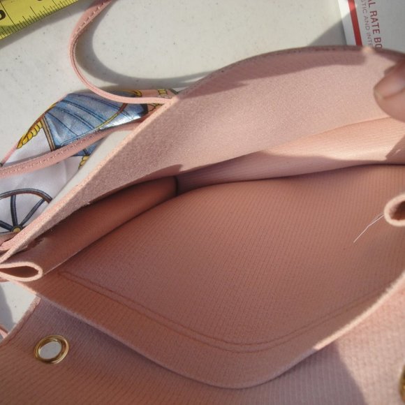 Adorable Soft Pink and White Crossbody bag with Scarf...great for phone and keys - Picture 5 of 6